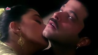 Anil-Kapoor-Madhuri-Kissing-Beta Romtic scene