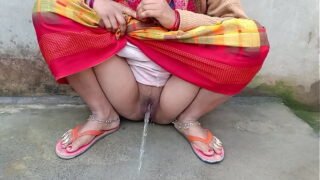 Desi Wonderful pissing And Pussy Fucking Hard In outside Home