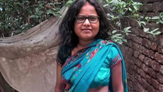 Indian Delhi horny maid hardcore fucked by owner in outdoor